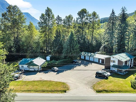 3rd image of 1260 Sayward Hts