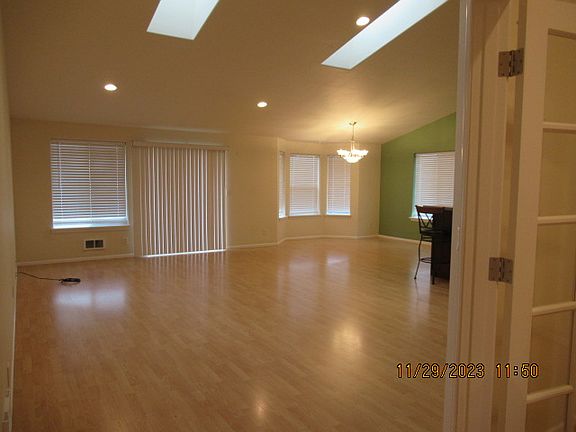 5th image of 1928 35th St