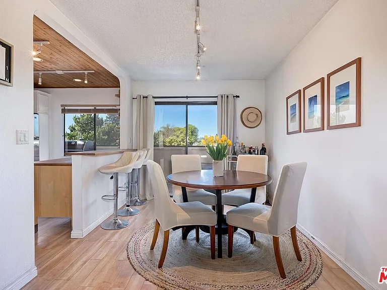 5805 Whitsett Ave #206 — Photo 6