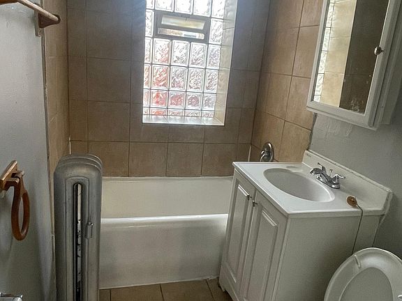 4th image of 5508 S Whipple St #9