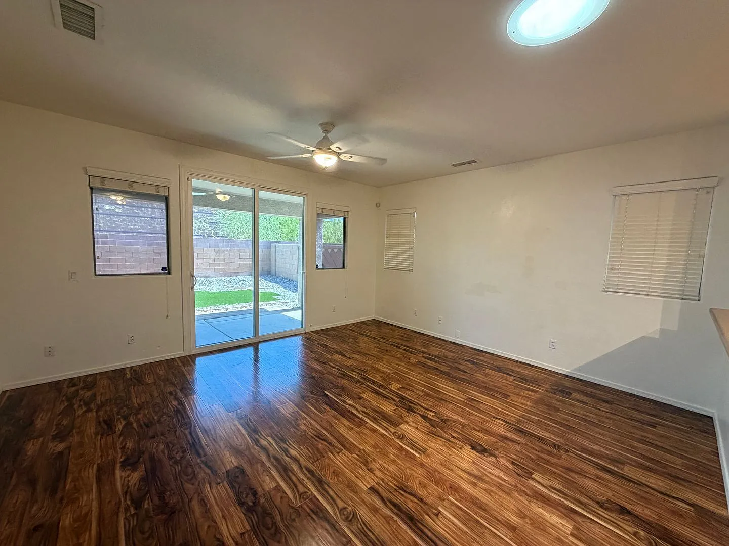 3 bed, 2.0 bath, 1344 sqft, $2,100 — Photo 4