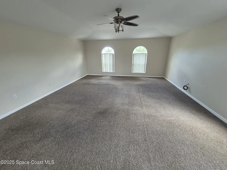 2109 Maeve Cir — Photo 8