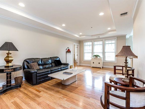 5th image of 1297 Roosevelt Way