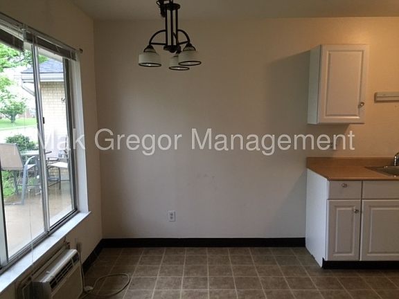 3rd image of 4695 Croftshire Dr