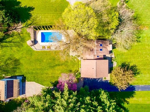 3rd image of 1587 N Rustic Dr