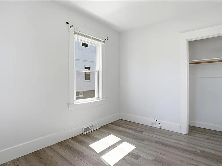 1009 Willett Ave E — Photo 17