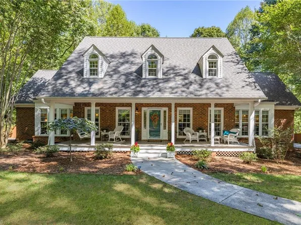 5501 Stonebridge Rd, Pleasant Garden, NC 27313