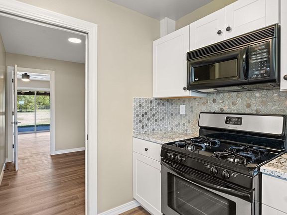 4th image of 1530 Lillie Dr