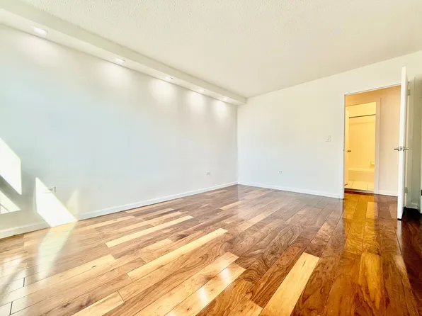 875 Boynton Avenue image 6 of 8