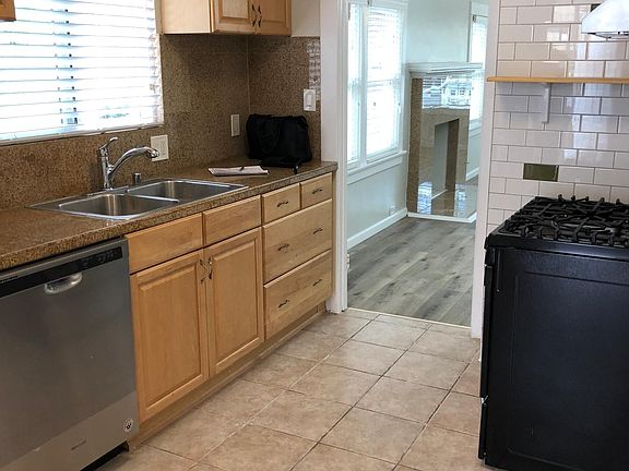 3rd image of 3755 Mississippi St