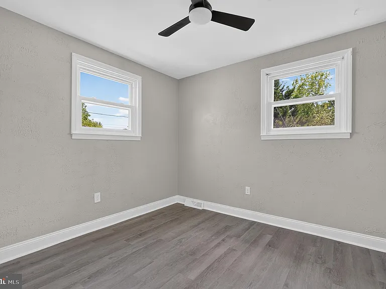 150 Fairway Rd — Photo 13