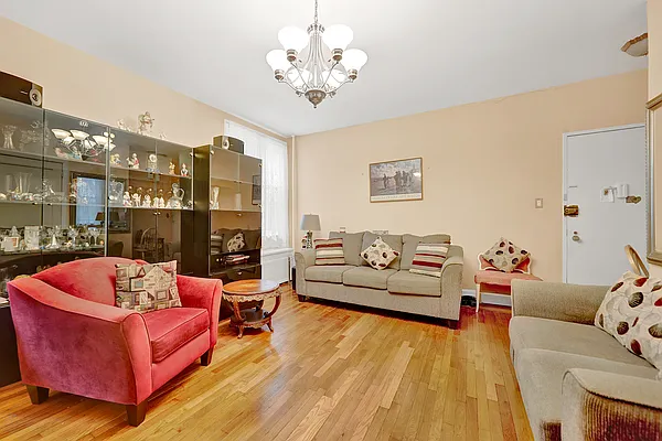 Sold by REMAX Elite | media 13