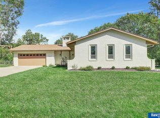 2524 Cheshire N, Lincoln, NE 68512