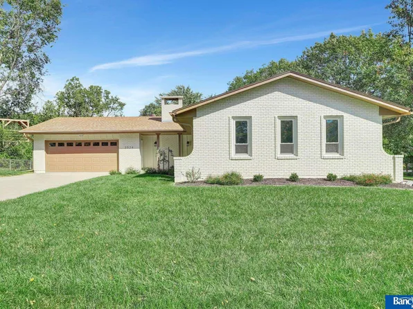 2524 Cheshire N, Lincoln, NE 68512