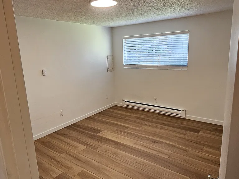 928 24th St NE — Photo 25