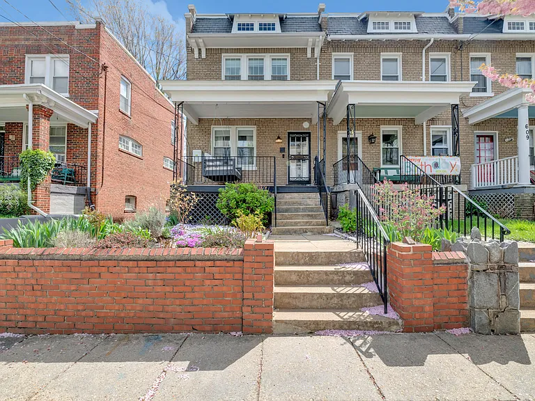 613 Girard St NE — Photo 23