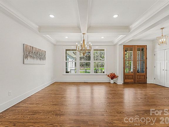 3rd image of 3215 James Plantation Dr