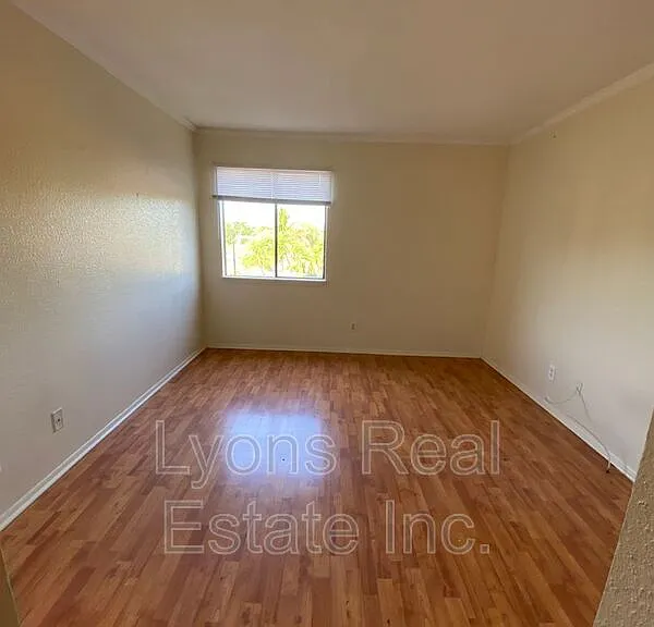 2855 Winkler Ave #124 — Photo 28