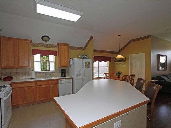 4th image of 7241 Yellowstone Dr