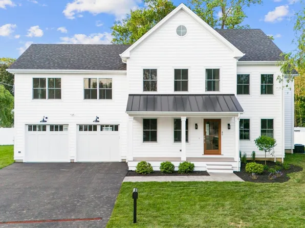 42 Robin Circle, Fairfield, CT 06824
