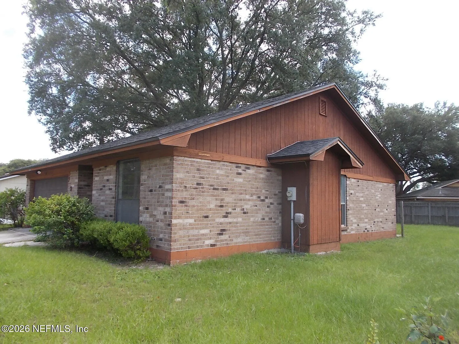 3 bed, 2.0 bath, 1073 sqft, $1,395 — Photo 2