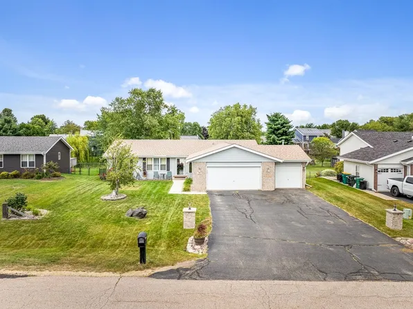 911 Quill Dr, Roscoe, IL 61073