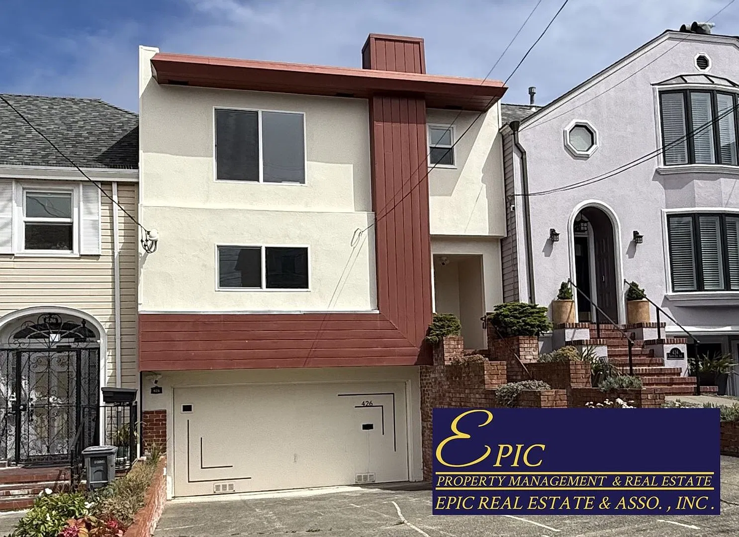 Epic REA - Spacious Home with Views 3 BR/2.5 BA w/Parking — Photo 1