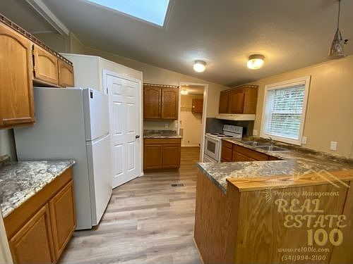 5th image of 949 N Sundown Dr