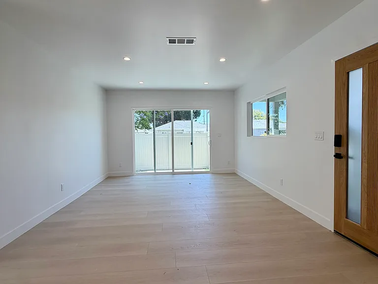 6200 Camellia Ave — Photo 9
