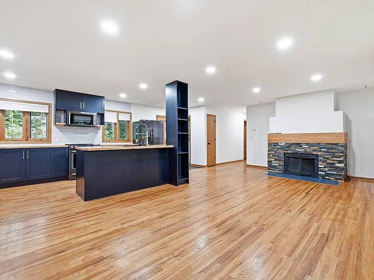 3315 S 104th Ave — Photo 8