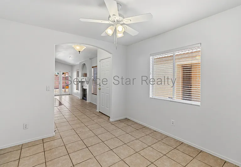 3039 E Hononegh Dr — Photo 5