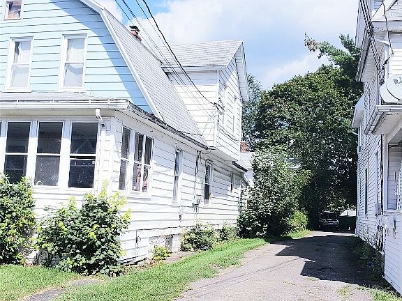 2nd image of 409 Jackson Ave