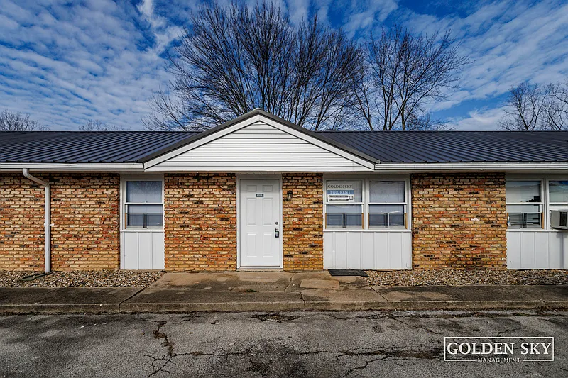 2 bed, 1.0 bath, 841 sqft, $825 — Photo 1