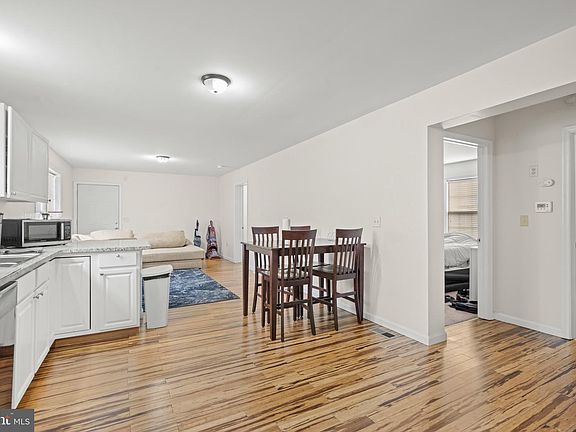 5th image of 229 Church St