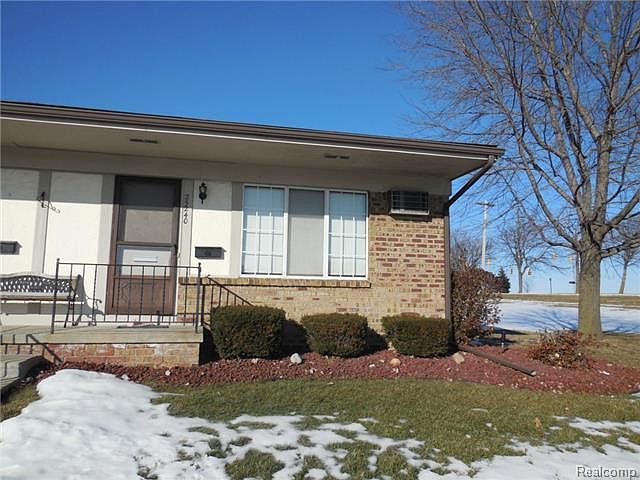 1st image of 25240 Franklin Ter