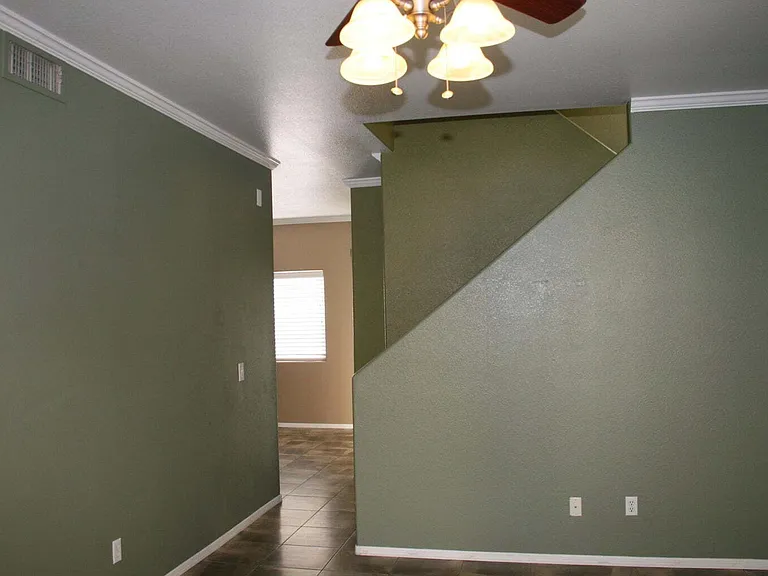1013 W Westchester Ave — Photo 4