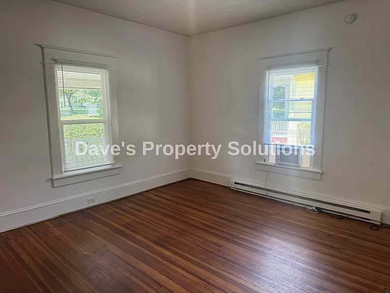 1811 Lomond St — Photo 4