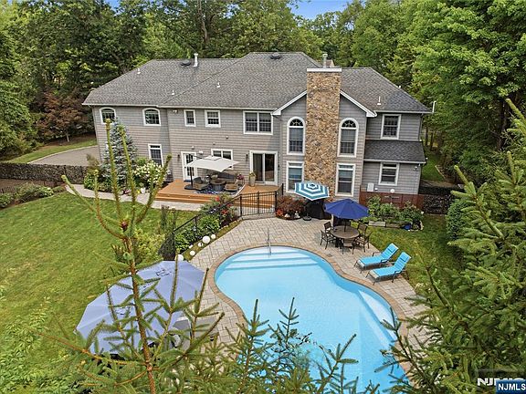 4th image of 765 Scott Dr