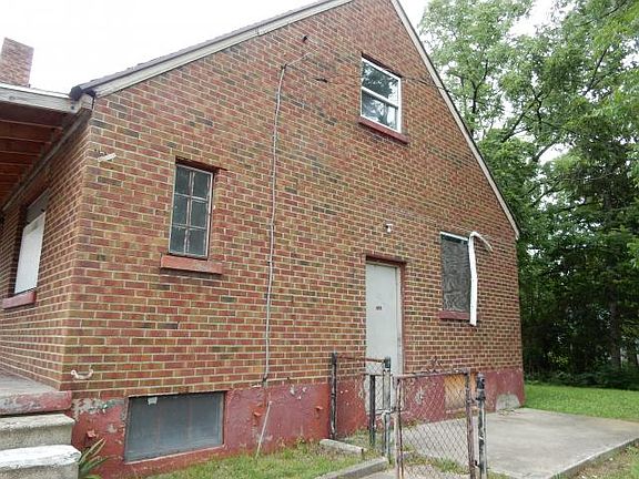 5th image of 2646 N Gettysburg Ave