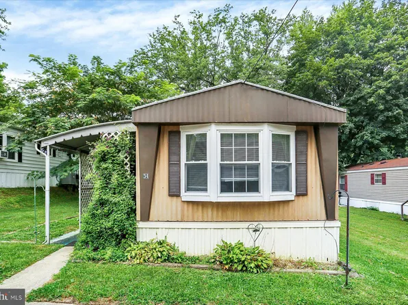 34 Garden Pkwy, Carlisle, PA 17013