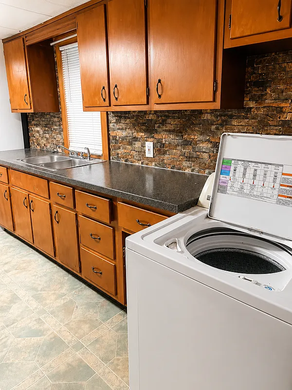 3 bed, 1.0 bath, $1,325 — Photo 2