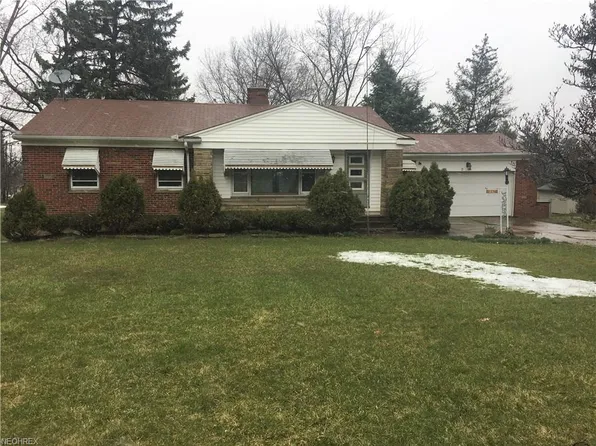 1947 Rockside Rd, Seven Hills, OH 44131