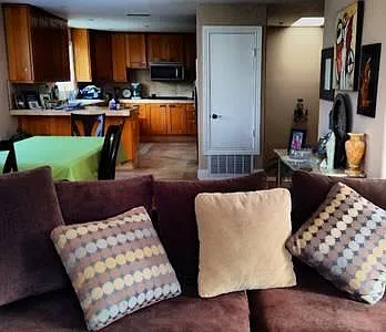 3 bed, 2.5 bath, 2100 sqft, $4,600 — Photo 3