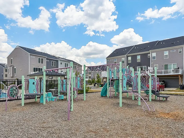 7831 Presidential Pkwy — Photo 28