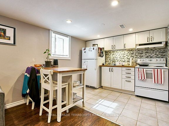 5th image of 304 Palmerston Ave