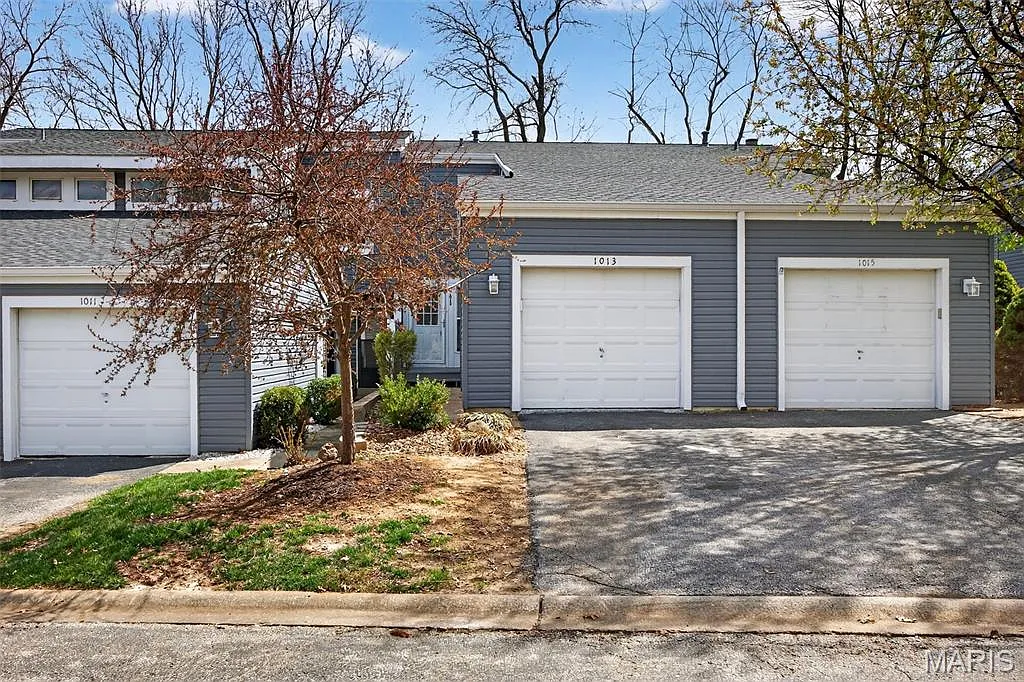1013 Fairways Dr photo 1