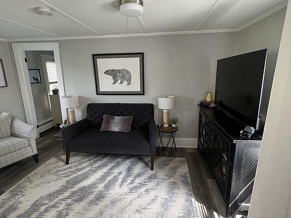 2nd image of 5 Kingston Rd #D