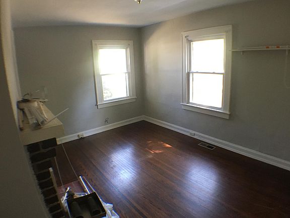 5th image of 423 S Hembree St