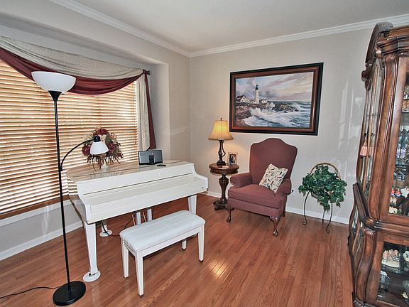 5th image of 2512 Oleander Dr