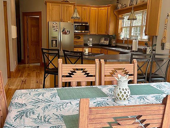 Dining to Kitchen